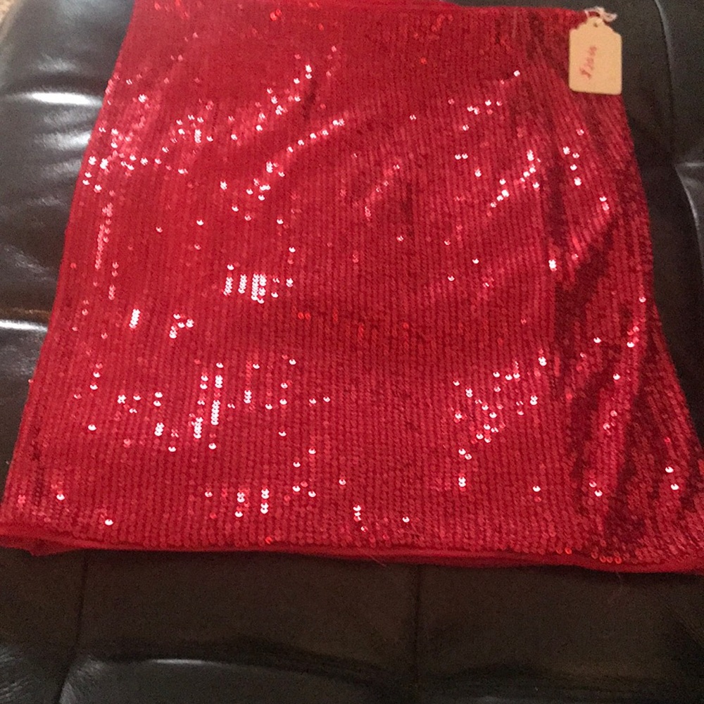 Size medium sequence skirt.